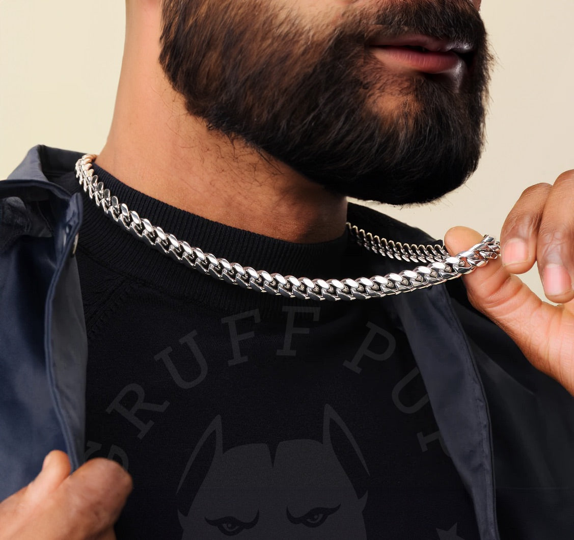 Grant in a 7mm, 22in Gruff Pup chain - such a handsome bear woof!